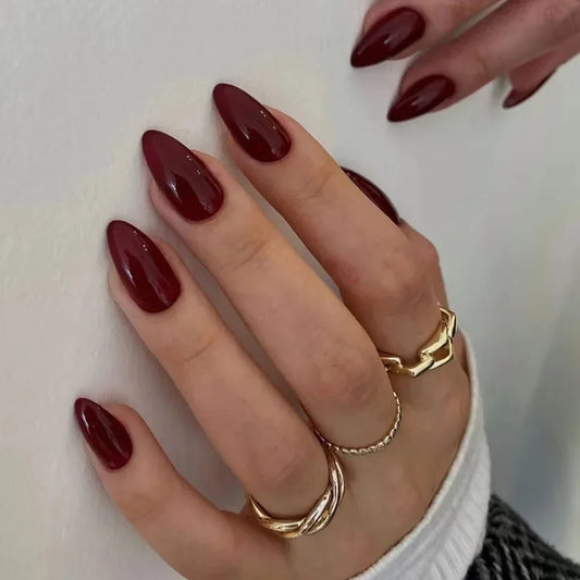 Découvrez nos faux ongles longs en divers coloris, parfaits pour toutes les occasions. Faciles à poser, ces ongles réutilisables offrent une tenue longue durée et un look impeccable. Transformez votre manucure en quelques minutes et profitez d’un style élégant sans effort.